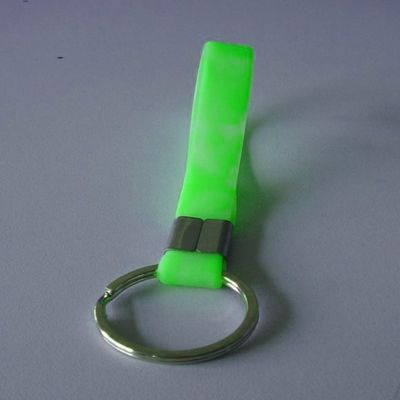 100٪ سيليكون المعلقات الترويجية سلسلة المفاتيح، اكسسوارات المعادن، لون بانتون